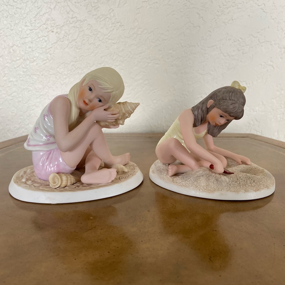 🖤 Set of 2 REMEMBER WHEN by Frances Hook Girls Beach Figurines Sand Castles Soun